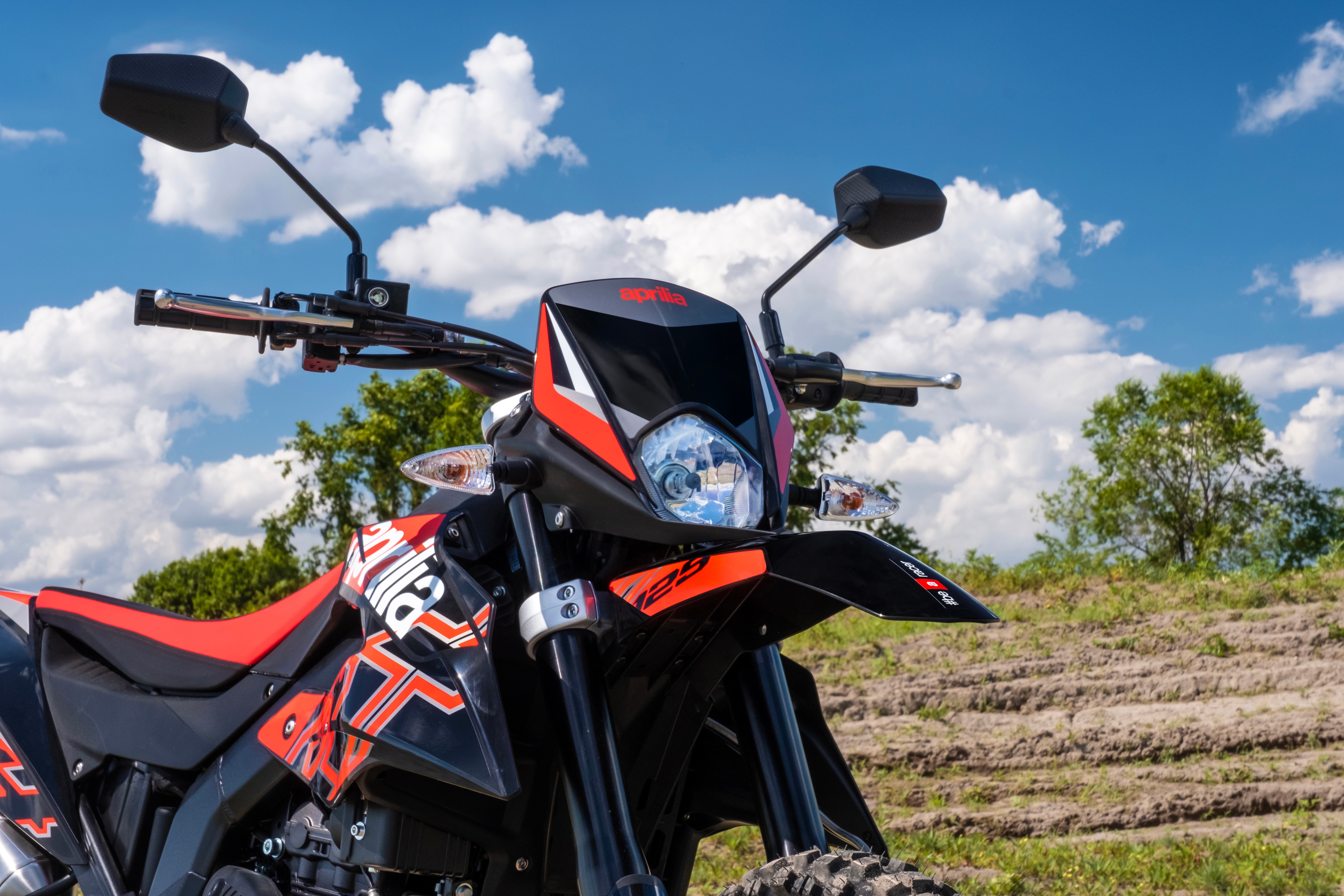 アプリリア GPR125レーシング 黒/赤 配送半額キャンペ- ン 春季限定車体価格 諸経費０円 始動確認済み 自賠責加入で乗れます 横浜 P-Yard アプリリア GPR125レーシング 黒/赤 配送半額キャンペ- ン 春季限定