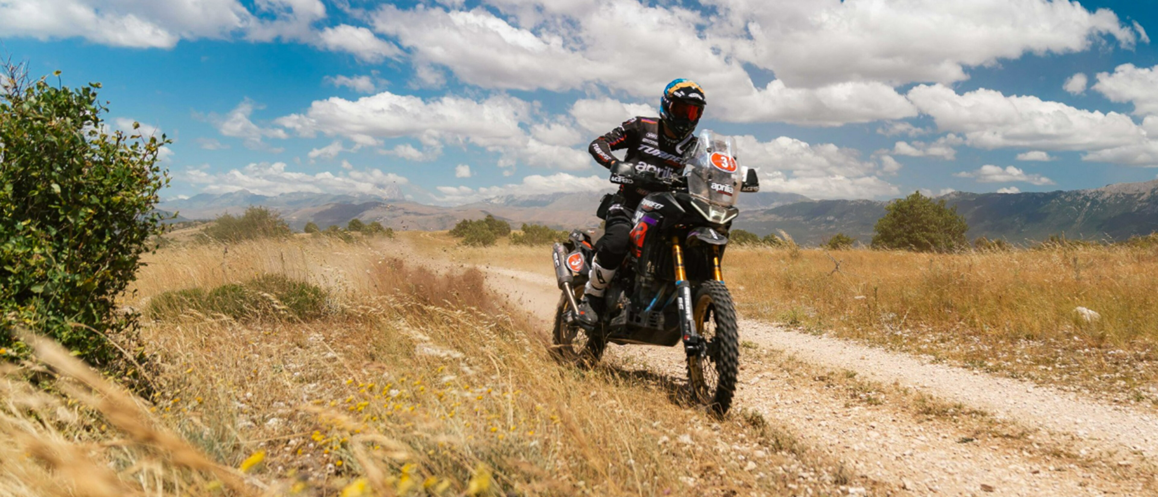 hero-hp-aprilia-racing-motorally-d-3840x1648-02.jpg