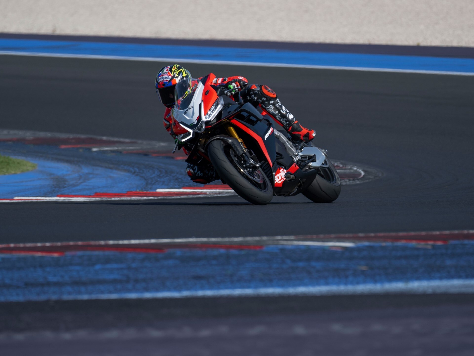 Aprilia RSV4 Factory SE09 SBK 1100 price, colours, fuel consumption