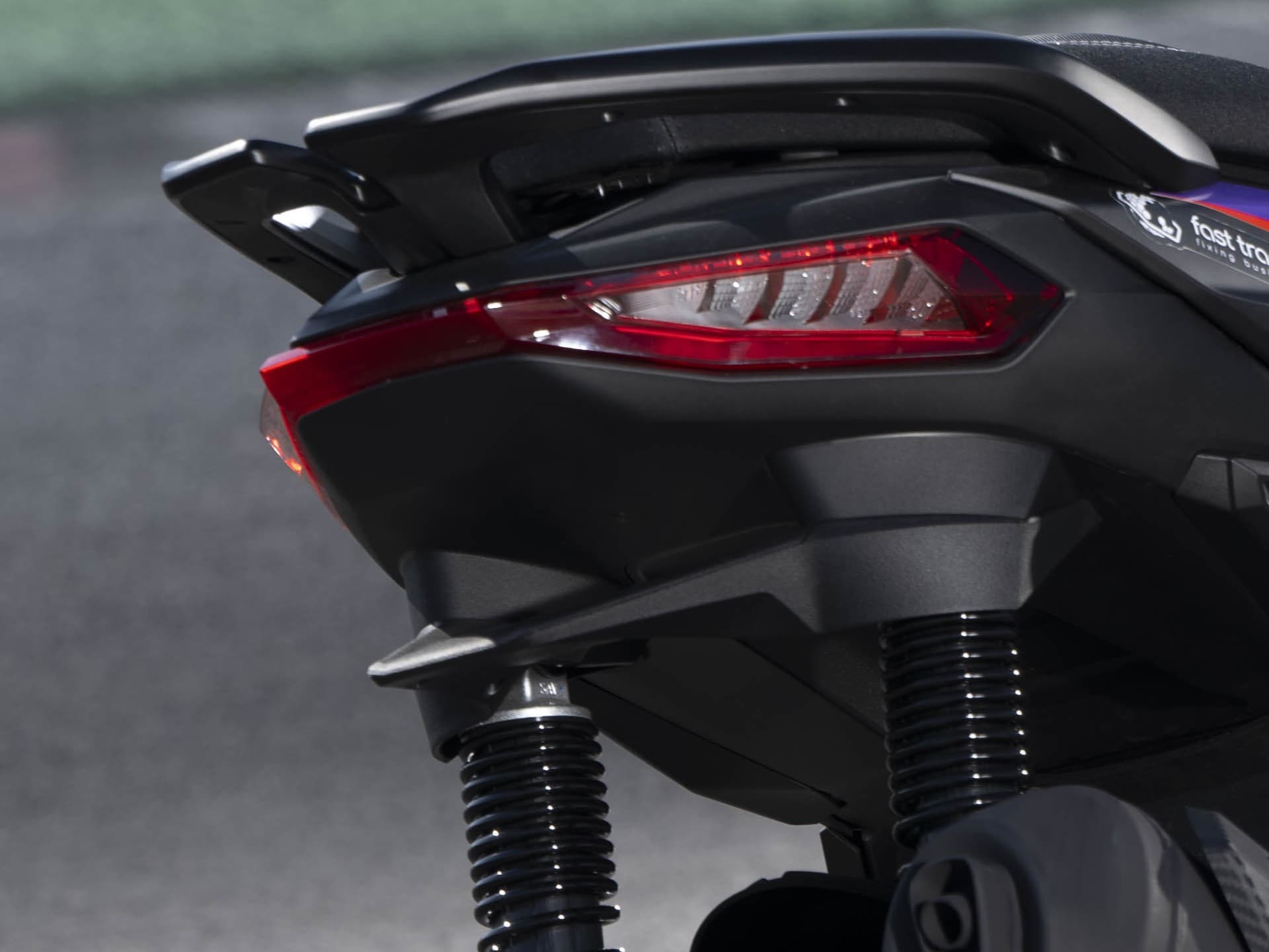 Aprilia SR GT Replica 200: pret, culori, consum