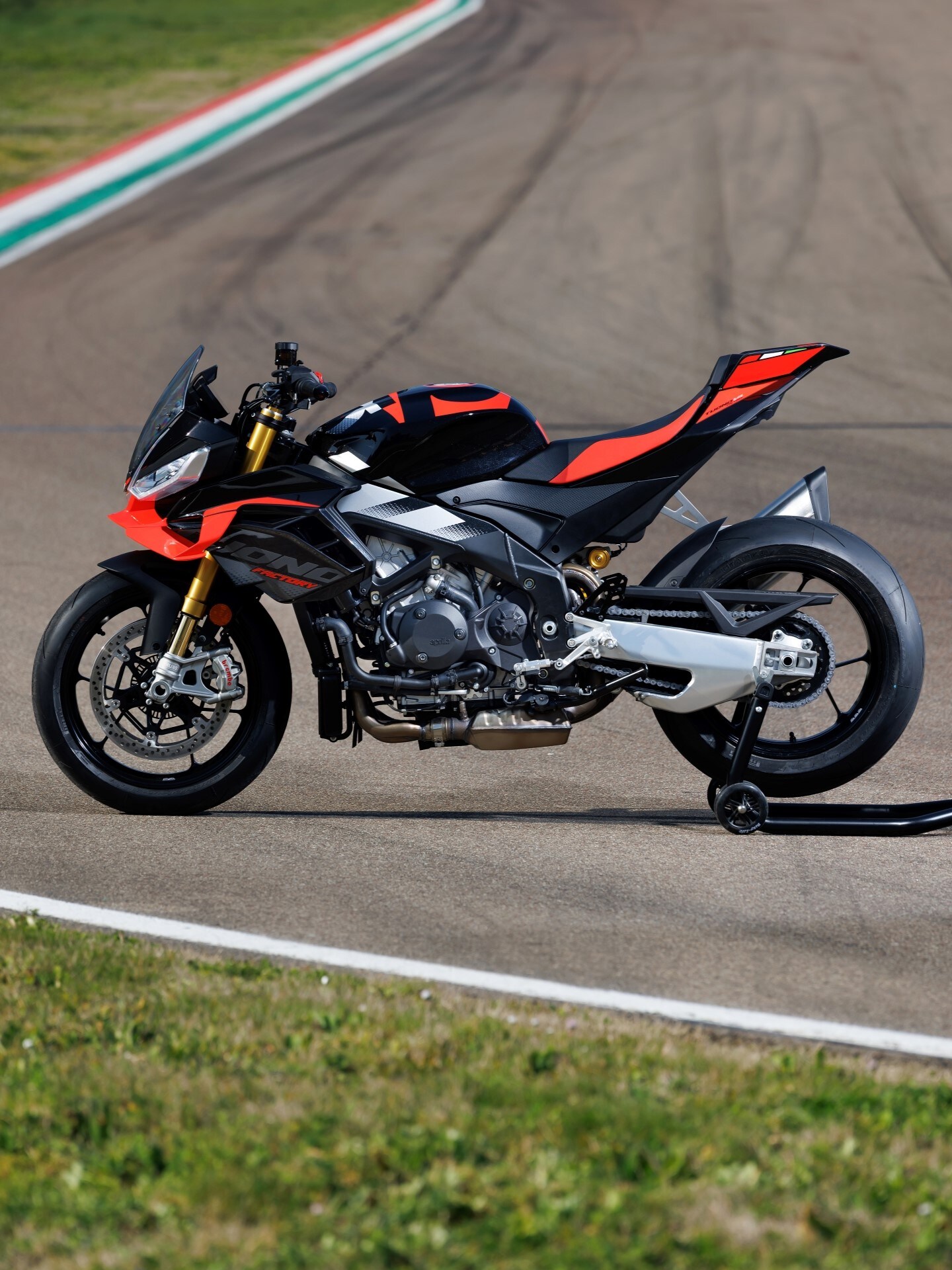 Tuono V4: A Refined & Powerful Hypernaked Motorcycle