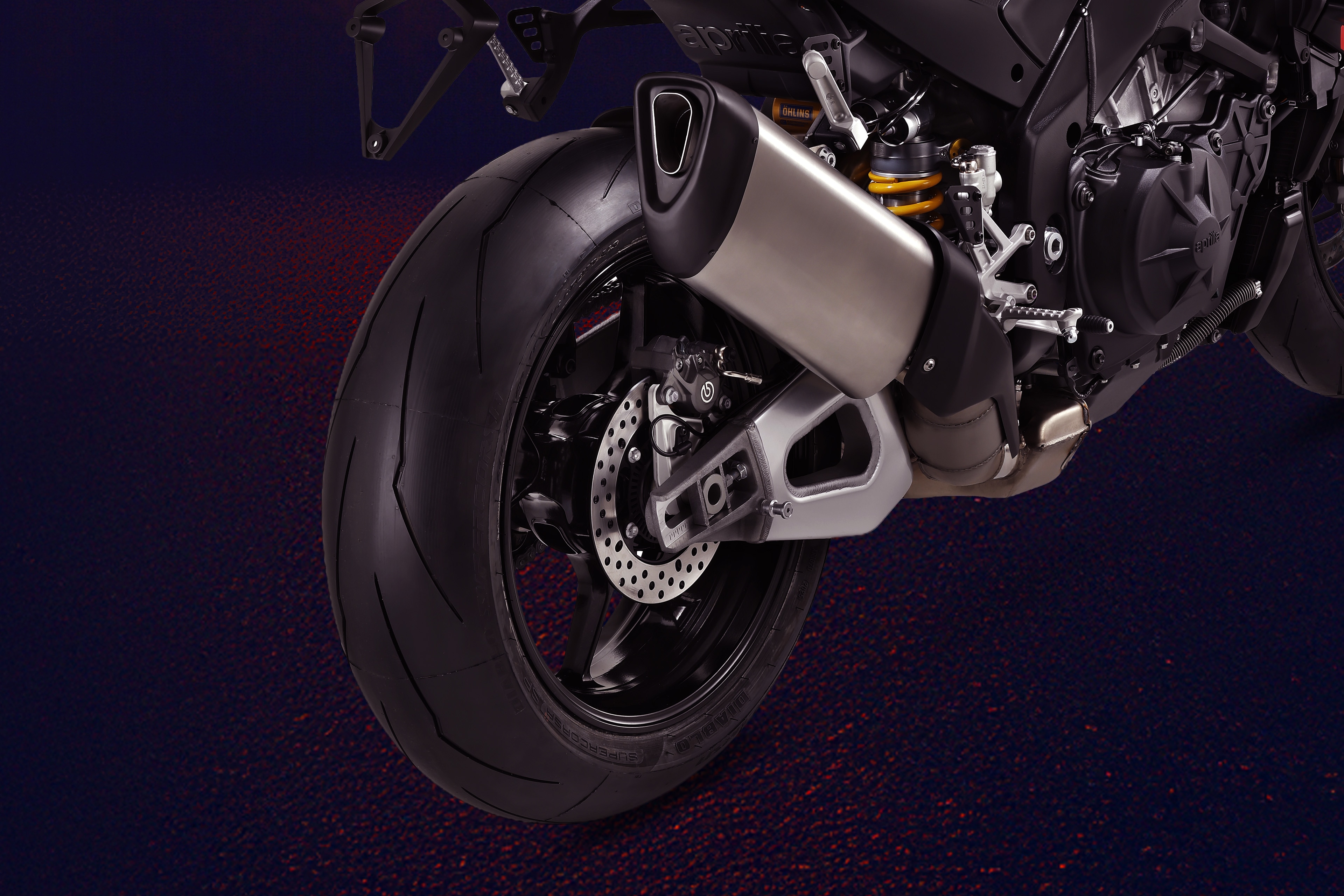 Aprilia Tuono V4 Factory 1100 — sfeerbeeld 3