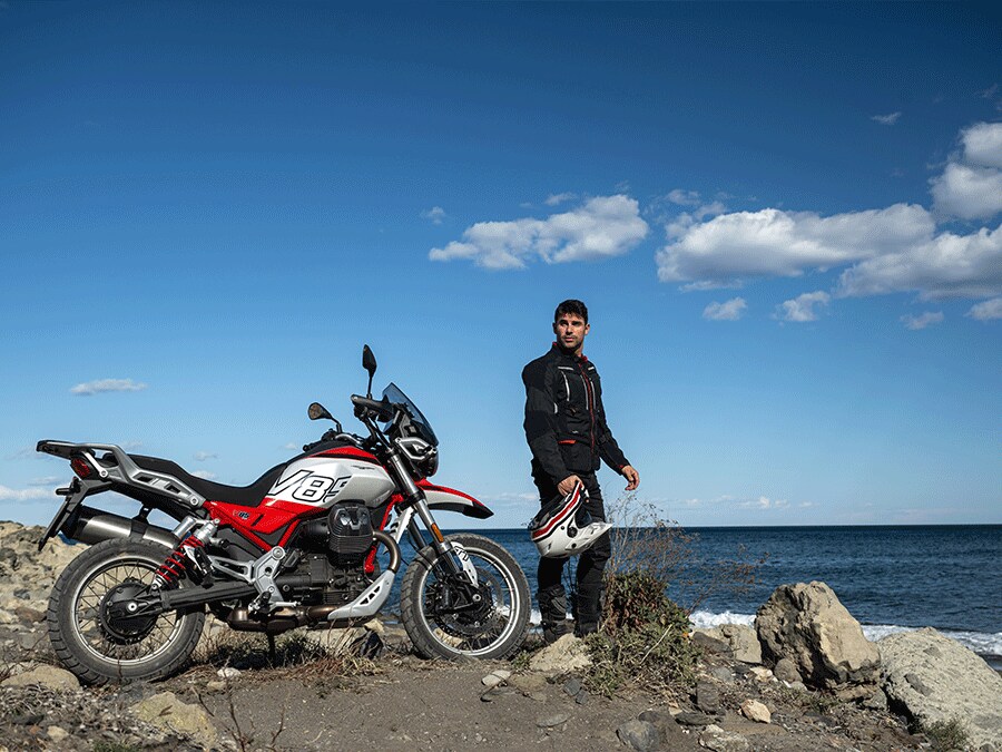 【極上ワンオーナー新古車！当然美車絶好調】 アプリリア SR Motard125 オプションＲボックス・取説・保証書・記録簿付 【多数画像動画有】 2025年最新Yahoo!オークション -アプリリアsr125の中古品・新品・未